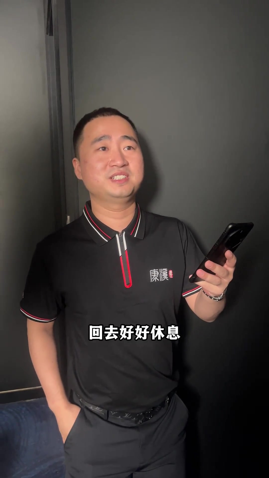 他仍面临发 他仍面临发