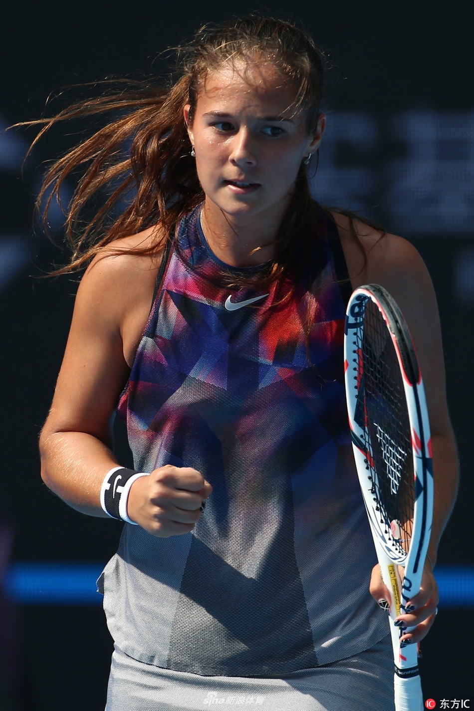 稳稳举起了 稳稳举起了